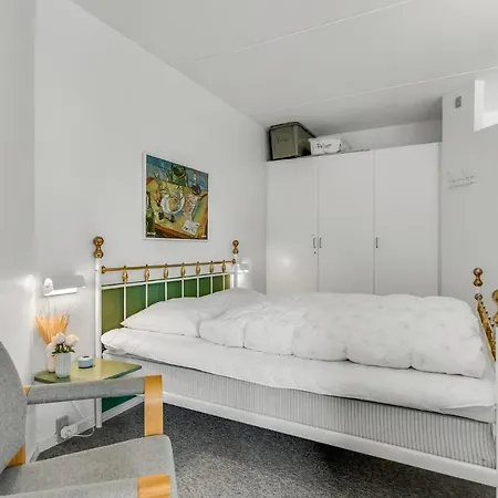 Bad, Lejl, 10 Apartment
